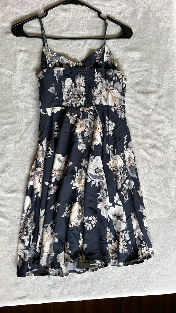 Old navy floral dress - Image 2