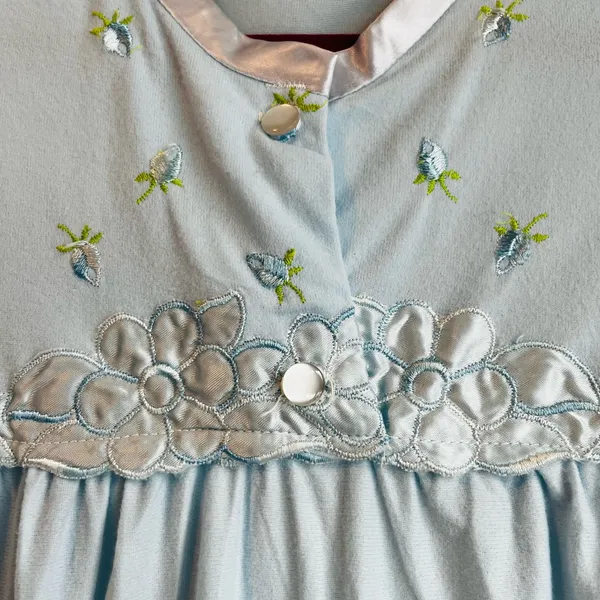 Schrank Vintage Light Blue Embroidered Nightgown Size Large Satin Trim - Image 6