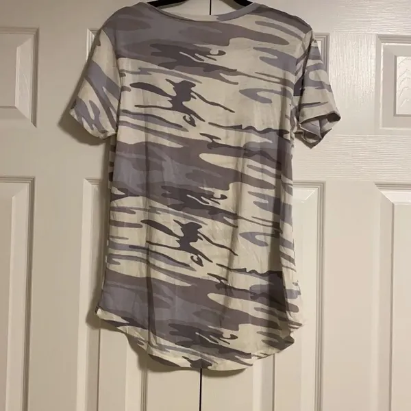 Z Supply Women’s V Neck Camouflage T-Shirt - Image 7