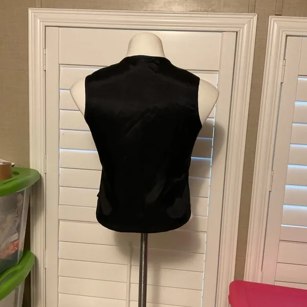 Elegant Black Women's Vest - Image 5