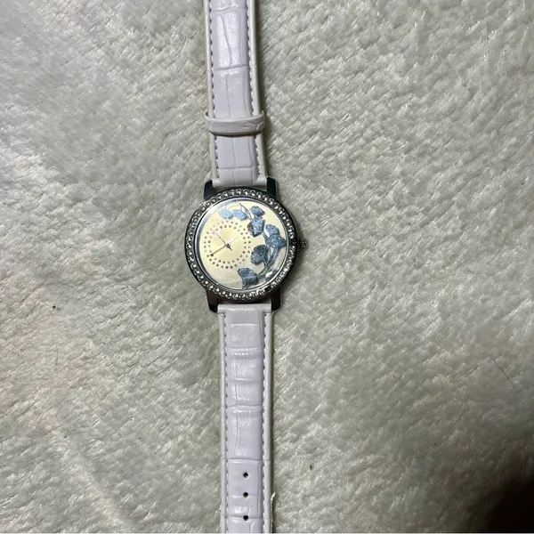 Vintage LBVYR Watch Flower Print Crystal Watch Silver Toned - Image 4