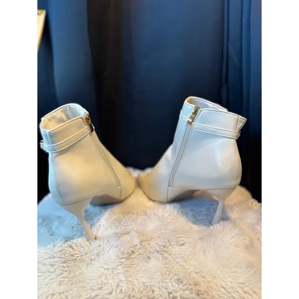 Cream Faux Leather Pearl Chain Ankle Boots Pointed Toe Stiletto Heel Size 39 - Image 6