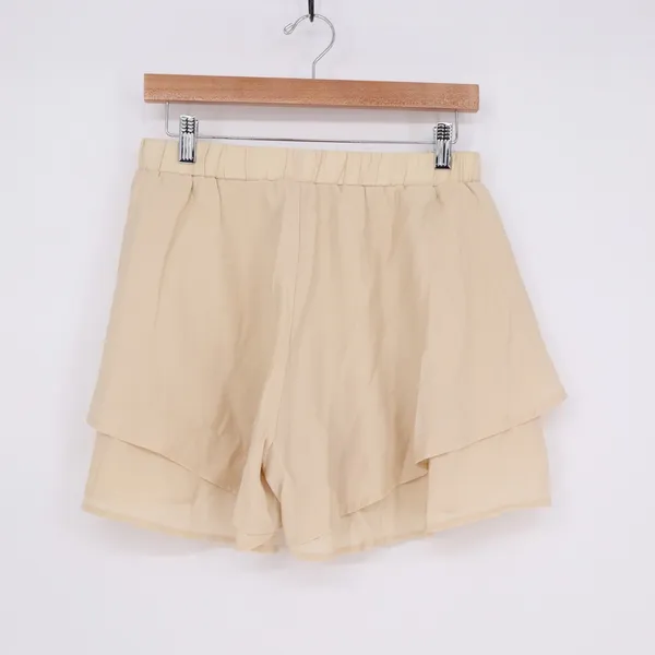 Shorts Womens Medium Beige Pleated‎ Ruffle Layered Flowy Pull On Elastic Waist - Image 4