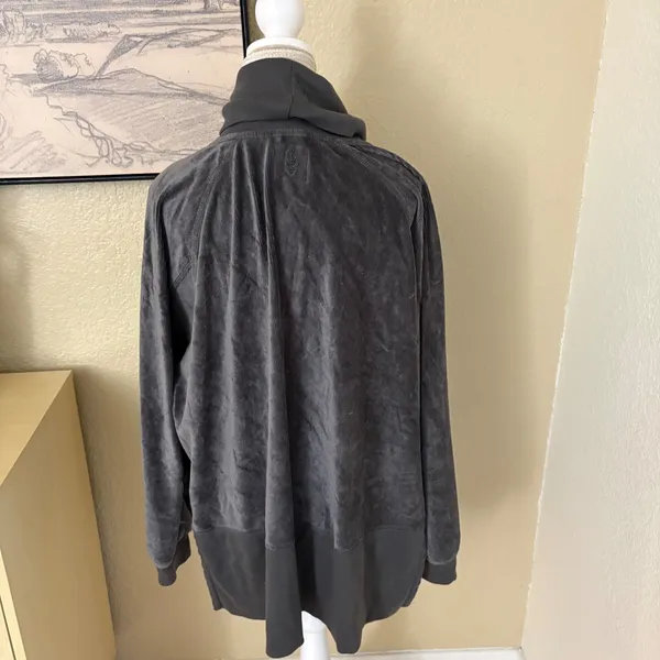 FREE‎ PEOPLE Movement Last Chance Charcoal Oversized Velour Pullover Size Small - Image 5