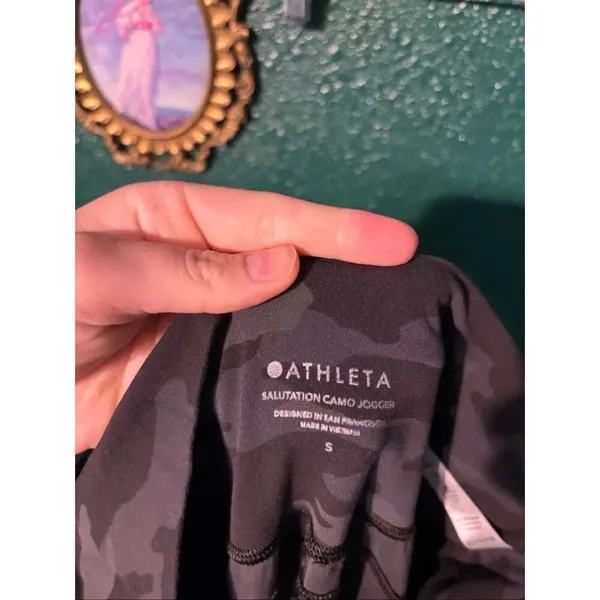 Athleta Camo Black Gray Salutation High Rise Joggers Size Small - Image 3
