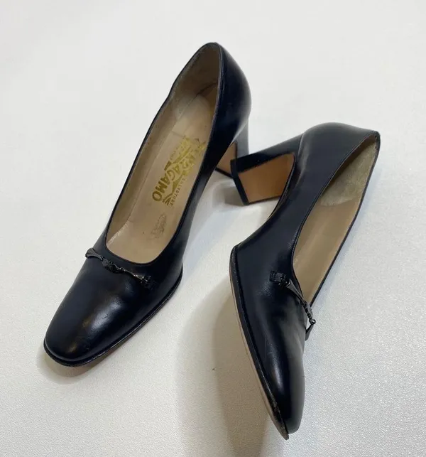Salvatore Ferragamo black leather pumps 594 - Image 12
