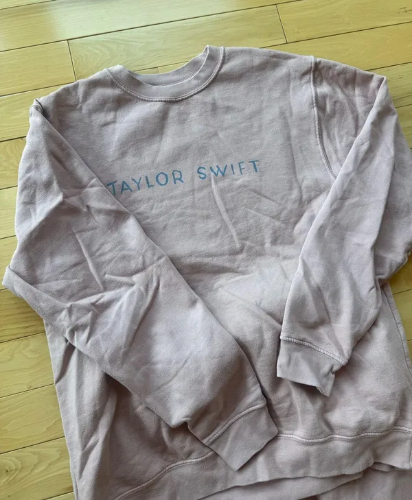 Taylor Swift Sweatshirt and Sweat Pants - Image 2