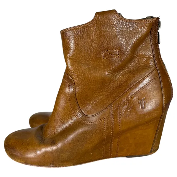 Frye 3470656-COG Carson Wedge Ankle Booties Cognac Brown Size 9.5 - Image 8