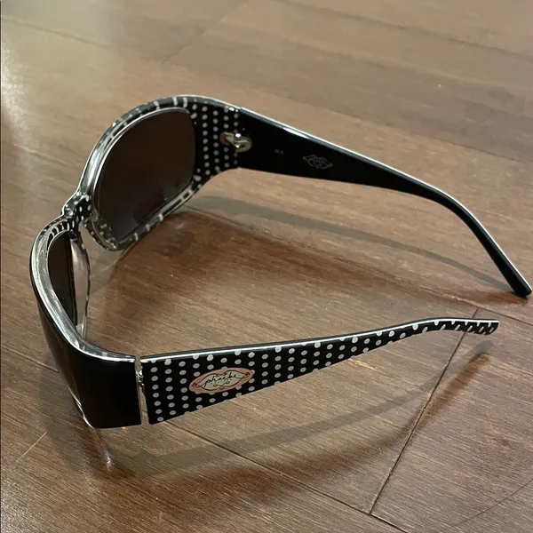 Phoebe Couture Black Sunglasses with Pink Polka Dot Case - Image 3