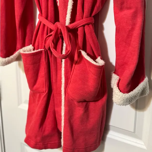 NWOT Victoria's Secret The Cozy Hooded Sherpa Monogrammed Plush Robe Shower M/L - Image 4