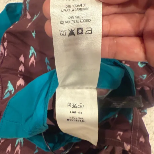 Patagonia Women’s size 12 Maroon and Teal Patterned Shorts - Image 13