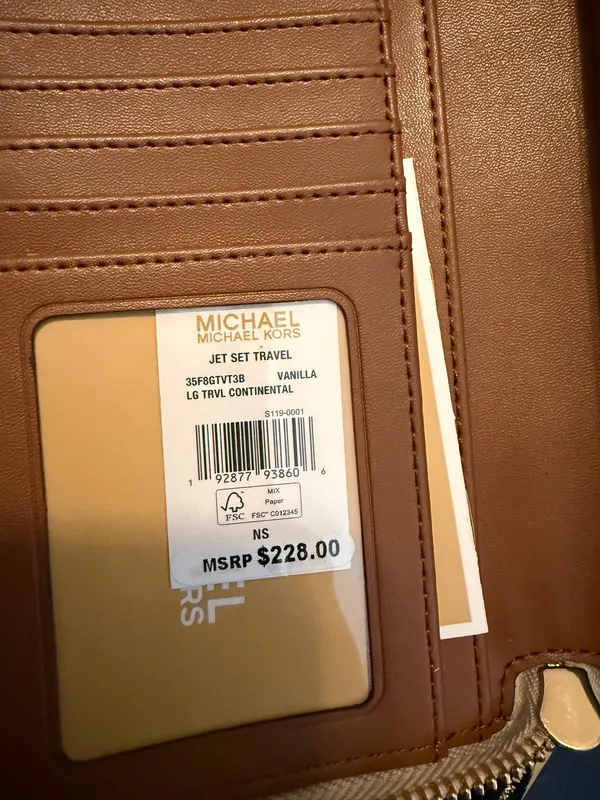 NWT Michael Kors Wallet - Image 5
