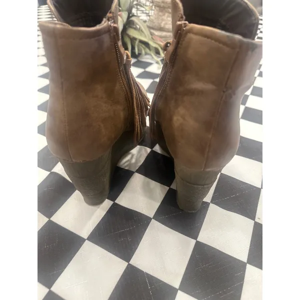 Shiekh Sbicca Women Brown Fringe Wedge Ankle Boots Boho western Side Zip Size 9 cowboy - Image 4