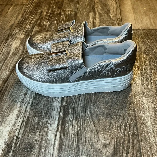 Joy Leather Silver Slip-On Women's Shoes Size 6.5 - Image 4