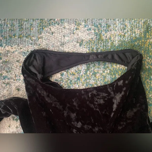 Victoria’s Secret velour long sleeve plunge open back thong bodysuit, size M/L - Image 9