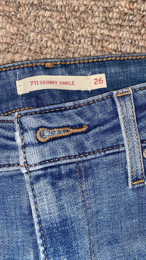 Levi's 711 Skinny Ankle Jeans - Image 2