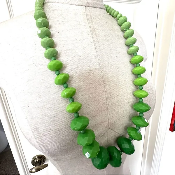 Garold Miller green beaded necklace and earrings set - Image 3