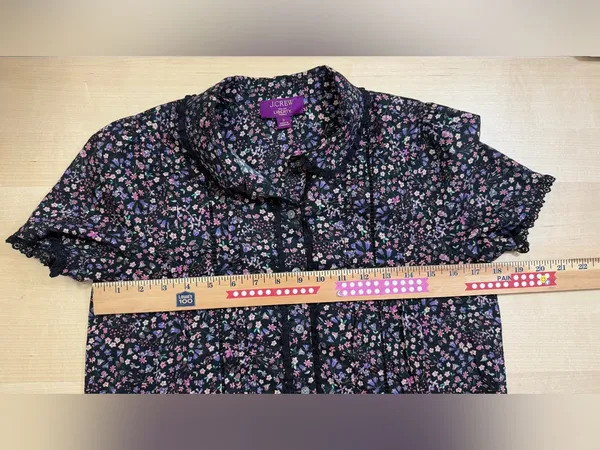 Jcrew Lace-Trim Button-Up Shirt in Liberty Strawberry Floral Fabric Size 2 - Image 7