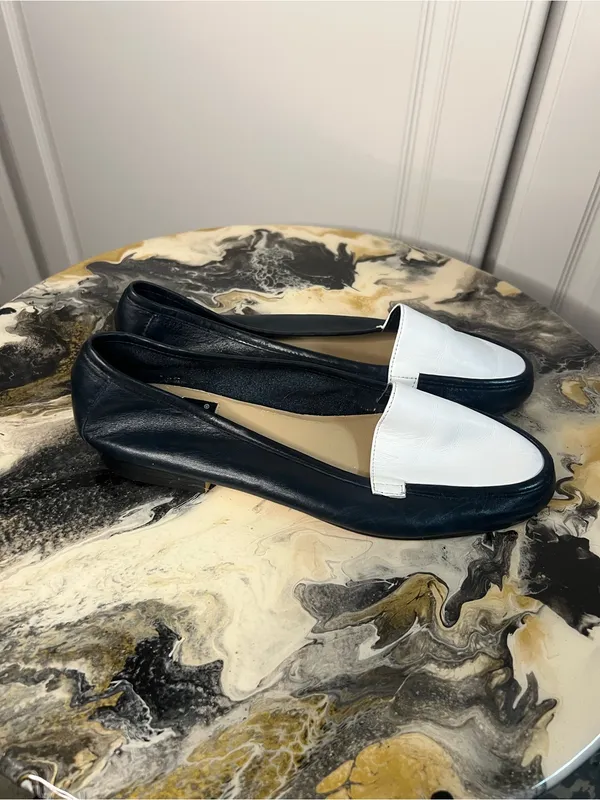 Vintage Nine West Navy White Leather Colorblock Flats - Image 4