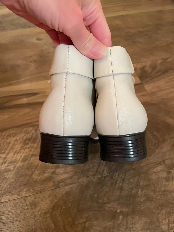 St. John’s Bay Womens Size 5M Winter White Leather Lace Up Ankle Booties Shoes - Image 8