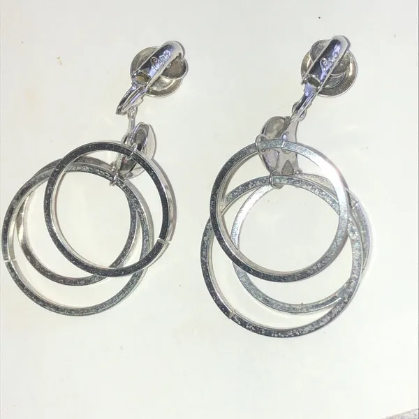 Coro Vintage Silver Tone Triple Hoop Clip On Earrings - Image 5