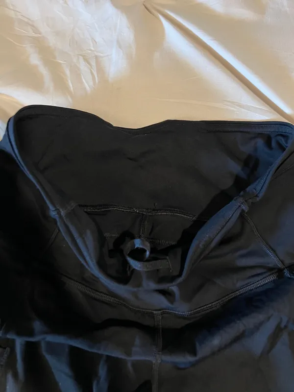 Lululemon Leggings 25" Mid-Rise Black Tight pockets - Image 2