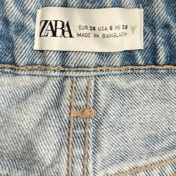 Zara Light Wash Straight Leg Denim Jeans Size 6 Side Split Hems 90s VTG Inspired - Image 3