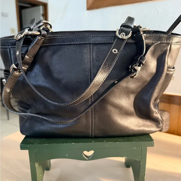 Vintage Coach Black Leather Pleated Gallery Tote with Hanging Charm - Image 3