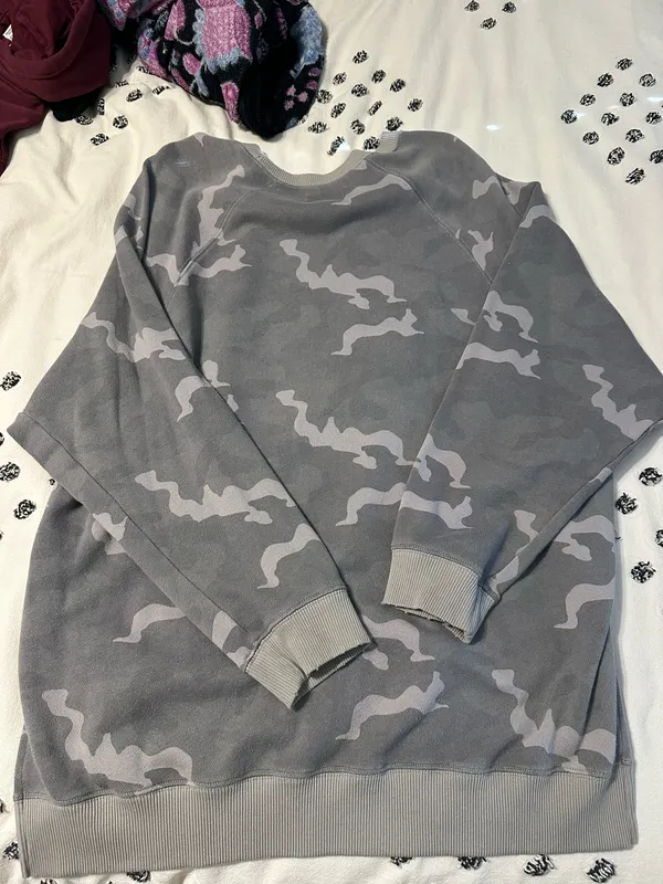 American Eagle Oversized Crewneck - Image 3