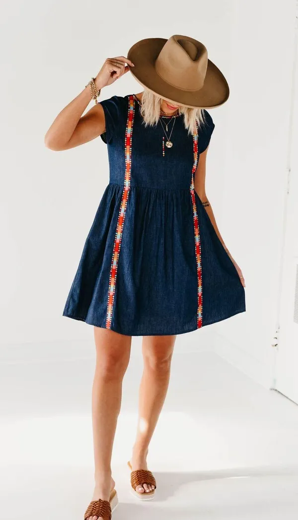 Savanna Jane The Alyssa Embroidered Dress - Denim. Size Small - Image 4