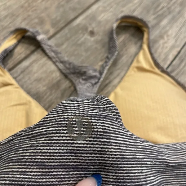 Lululemon Athletica Gray Sports Bra with Racerback - Image 3