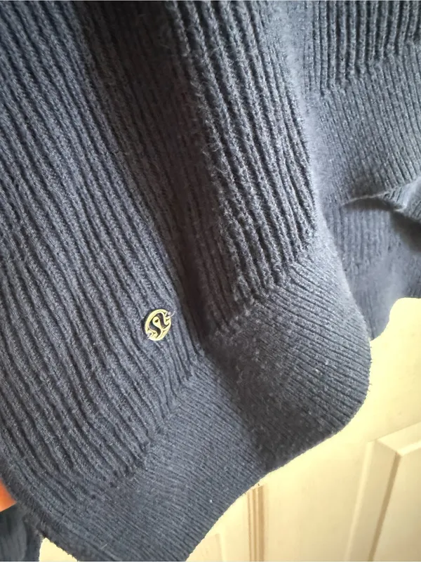 lululemon athletica navy crew neck sweater - Image 3