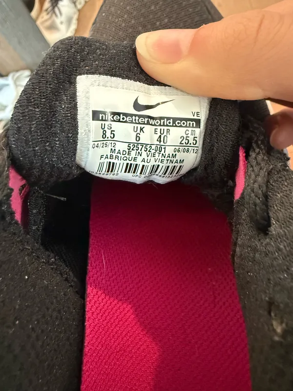Pink and black Nike running shoes - Image 4