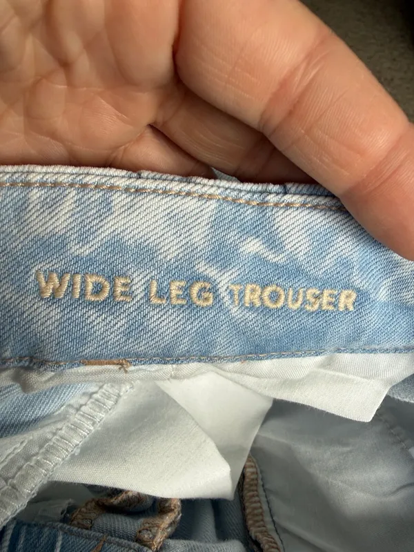 AMERICAN EAGLE Wide Leg Light Wash Jeans - Image 10