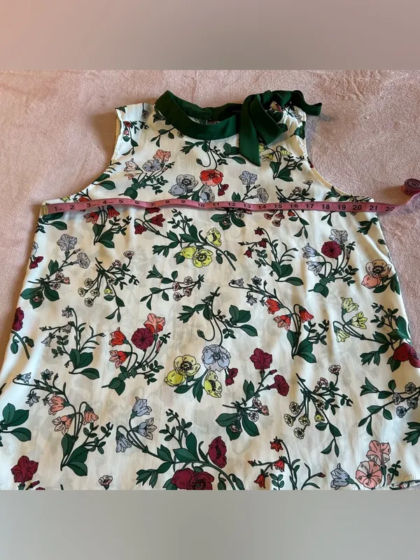 Ann Taylor botanical print sleeveless top with decorative tie size L - Image 8