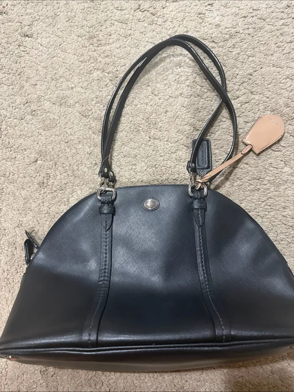 Coach Black Leather Dome Shoulder Bag with Tan Tag - Image 3