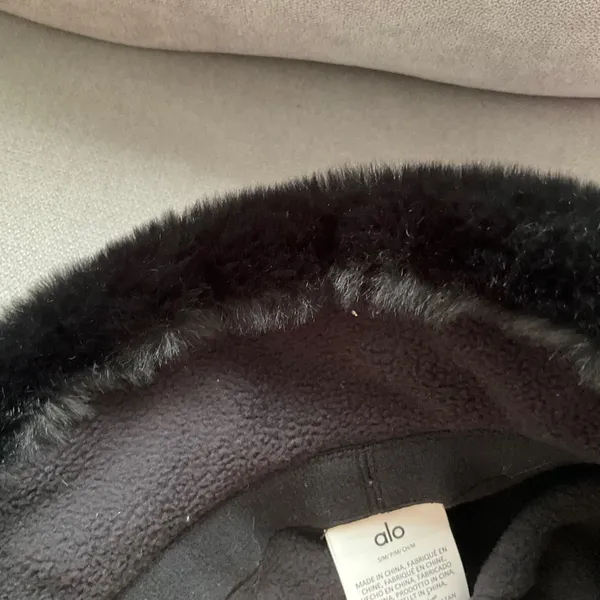 Alo Yoga Faux Fur Bucket Hat Black S/M - Image 4