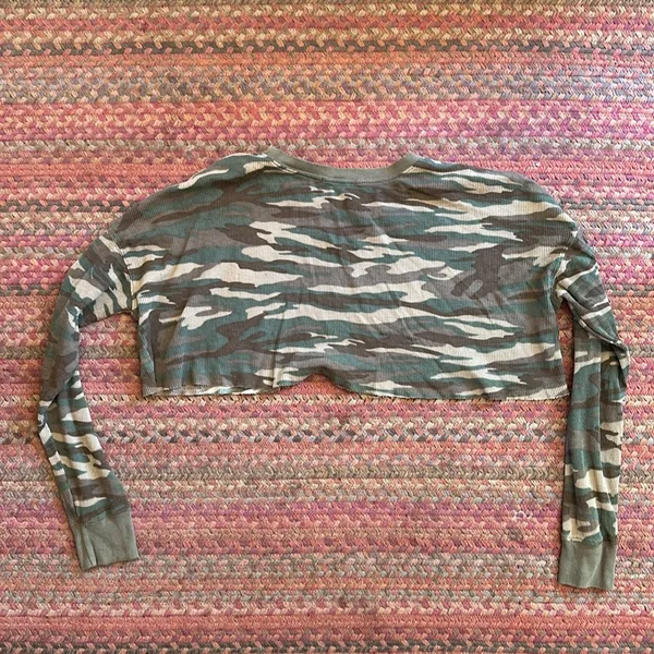 Army Camo Print Thermal Long Sleeve Cut Off Crop Top - Image 3