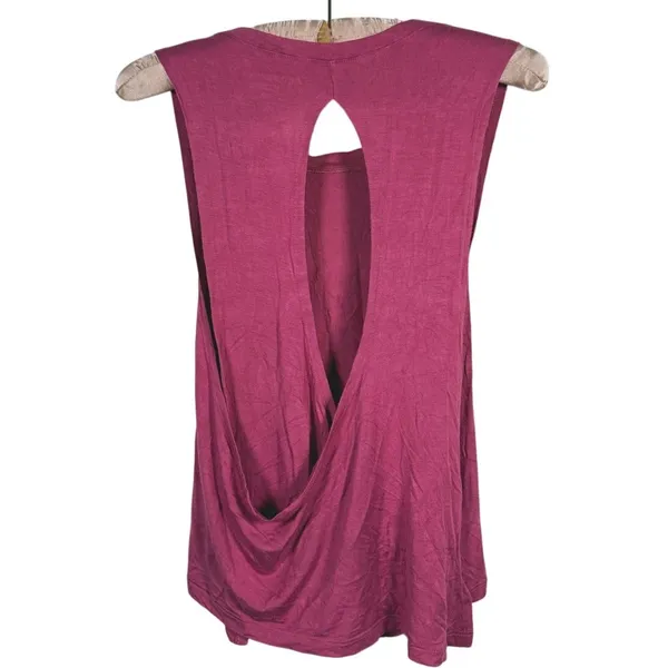Beyond Yoga Wrap Around Tank Top Size Medium Berry Pink Pilates Barre Athleisure - Image 3