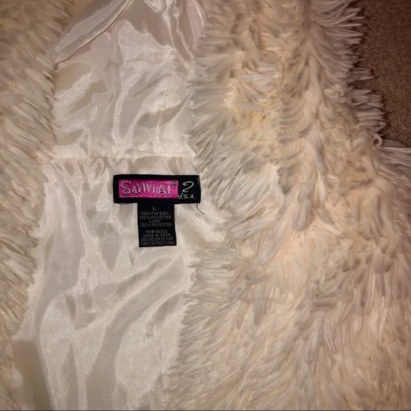white fur vest Size L - Image 2