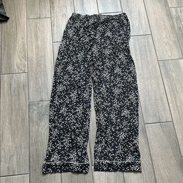 Victoria's Secret Black and White Heart Patterned pajama bottoms - Image 5