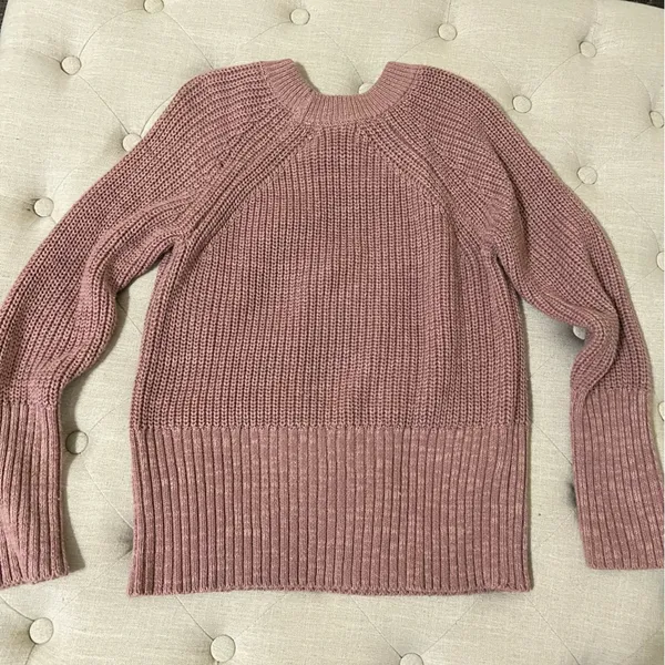 Universal Threads pinkish sweater - Image 2