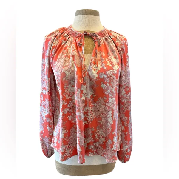 Evereve Keira floral Smocked Neck Blouse Sz M - Image 2