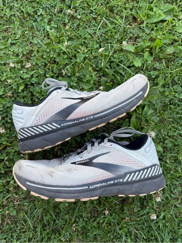 Brooks Adrenaline GTS 22 Running Shoes Gray Pink Women’s - Image 2