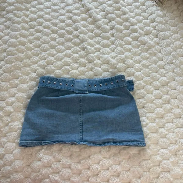 Love Tree Y2K Belted Blue Denim Micro Mini Skirt Side Zip Pockets Medium Wash Wo - Image 2