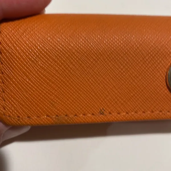 Tory Burch triangle eye glasses case magnetic closure - Image 6