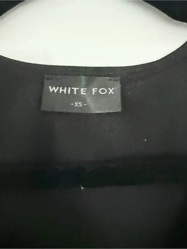 White Fox Boutique Black Ring-Detail Sleeveless Crop Top - Image 5