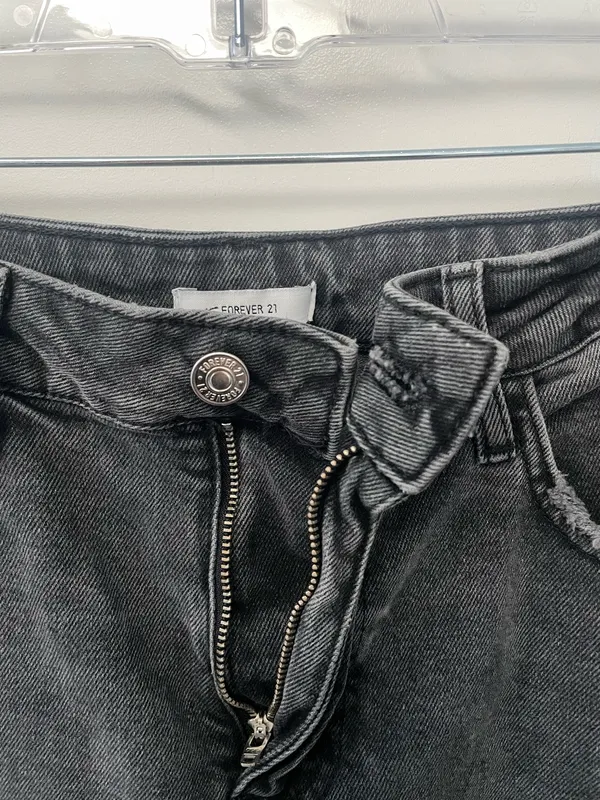 Forever 21 Jeans Mom Black High-Rise - Image 2