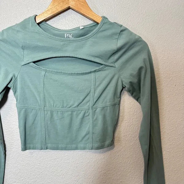PAC Cares Long Sleeve Cutout Cropped Top Sage‎ Green Size XS - Image 3