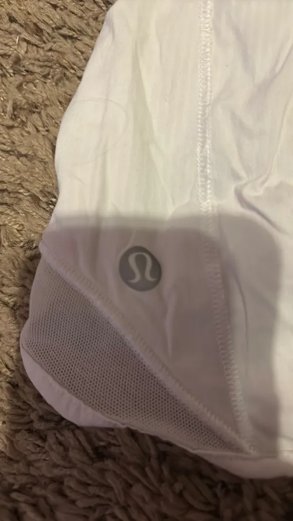 Lululemon White Shorts Hotty Hot 2.5" Low-Rise Lined - Image 4